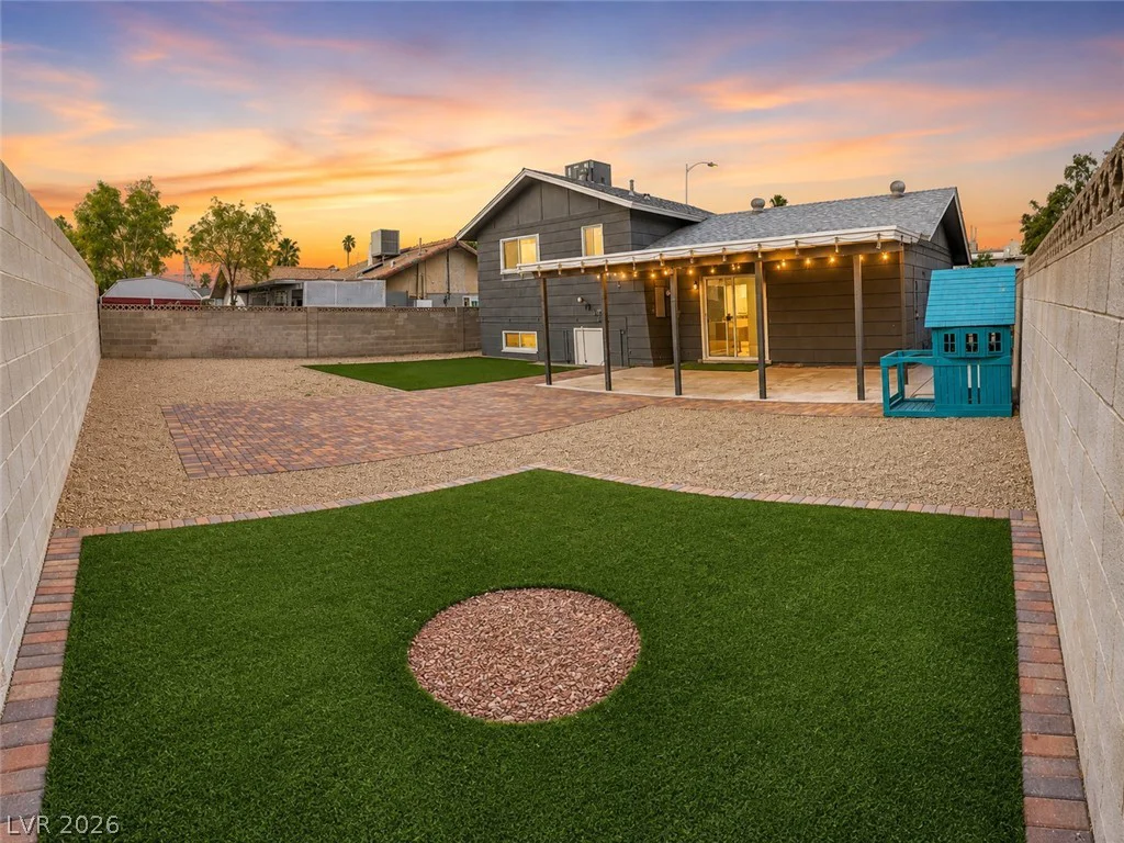 813 Cline, Las Vegas, NV 89145