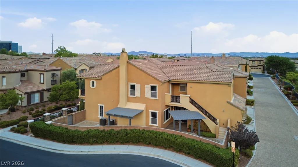 2450 Granada Bluff, Las Vegas, NV 89135