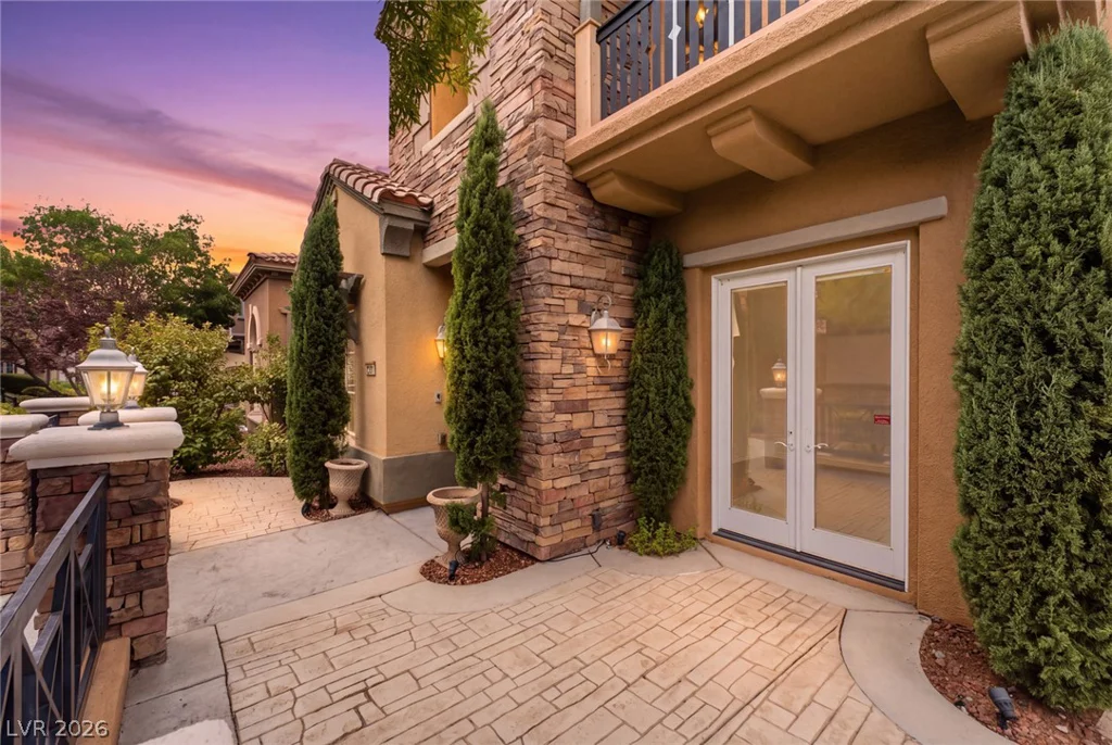 2450 Granada Bluff, Las Vegas, NV 89135