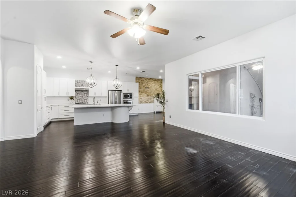 2450 Granada Bluff, Las Vegas, NV 89135