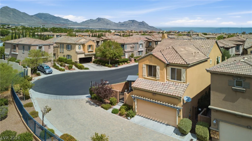 2450 Granada Bluff, Las Vegas, NV 89135