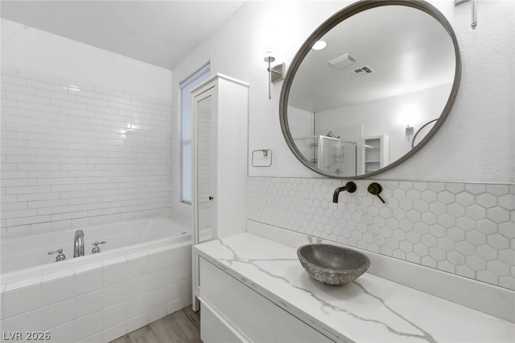 2450 Granada Bluff, Las Vegas, NV 89135