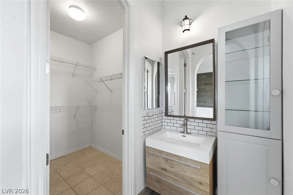 2450 Granada Bluff, Las Vegas, NV 89135