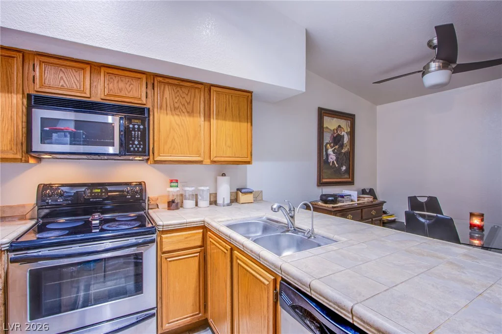 2225 Pine Breeze, Las Vegas, NV 89119