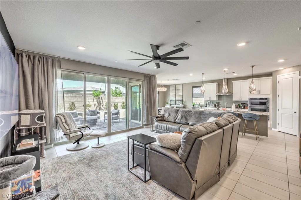 9952 Pine Trail, Las Vegas, NV 89166