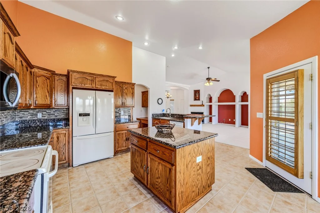 381 Kiowa, Pahrump, NV 89048