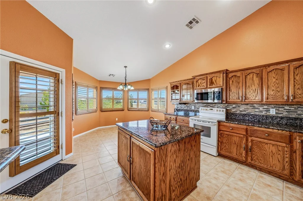 381 Kiowa, Pahrump, NV 89048