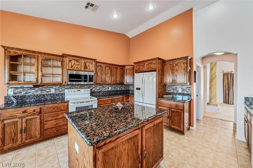 381 Kiowa, Pahrump, NV 89048