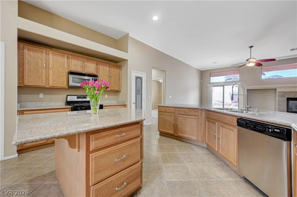 916 Kevin Baker, North Las Vegas, NV 89086