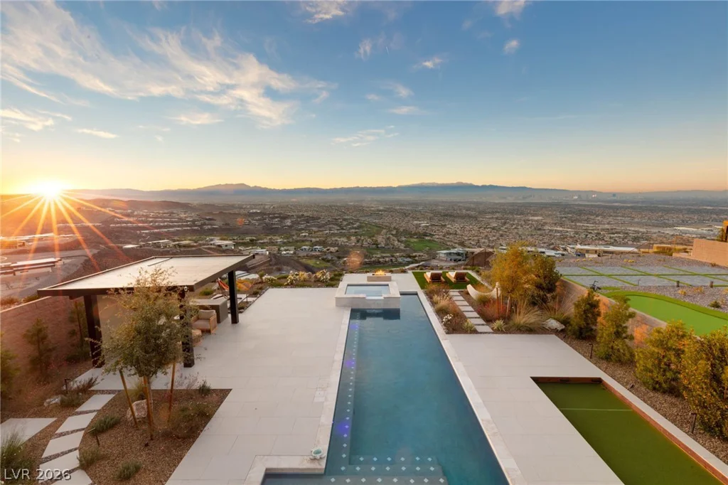 571 Overlook Rim, Henderson, NV 89012