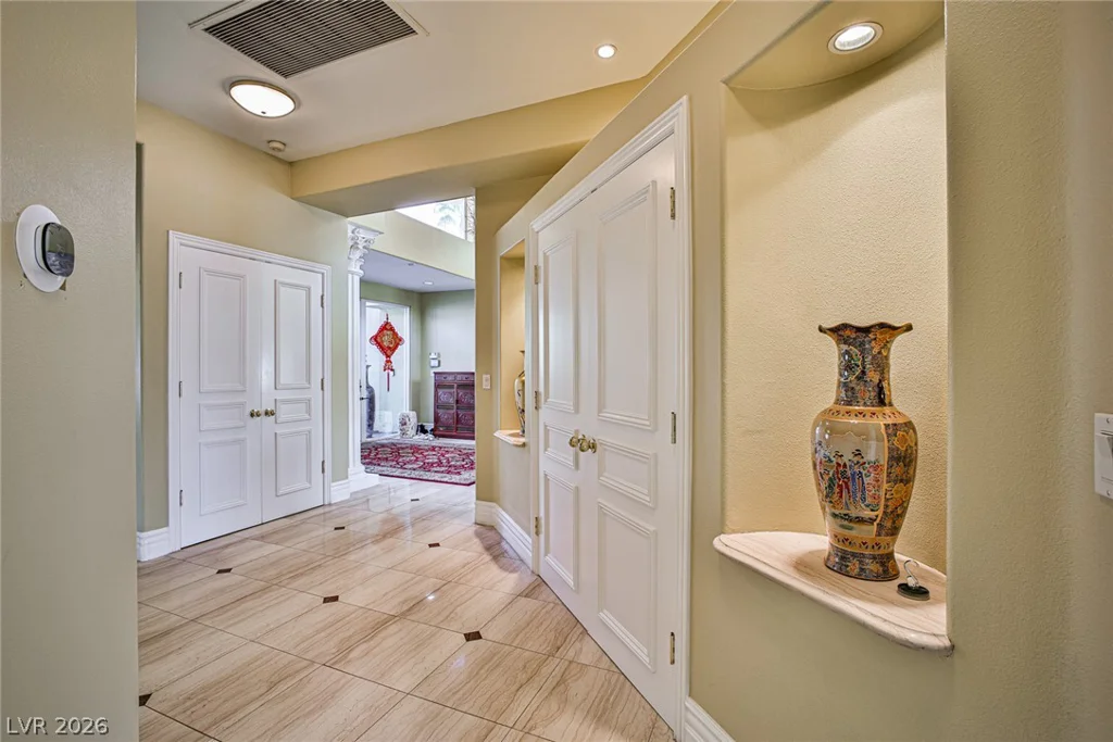 2300 Glenbrook, Las Vegas, NV 89117