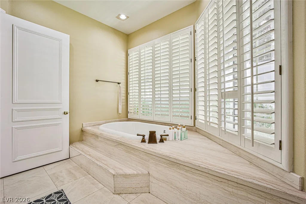 2300 Glenbrook, Las Vegas, NV 89117
