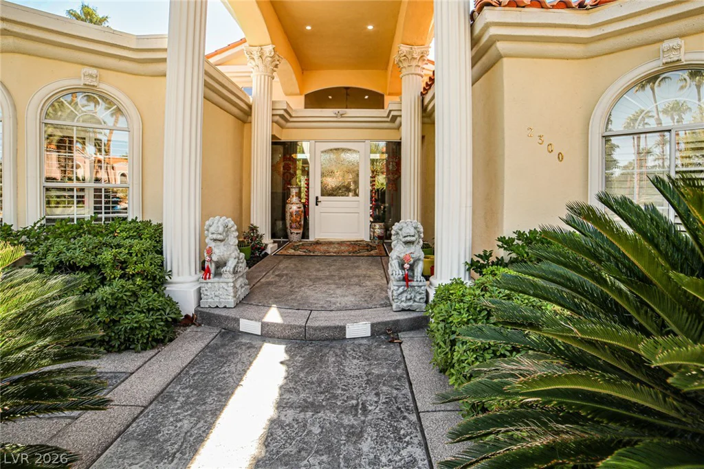 2300 Glenbrook, Las Vegas, NV 89117