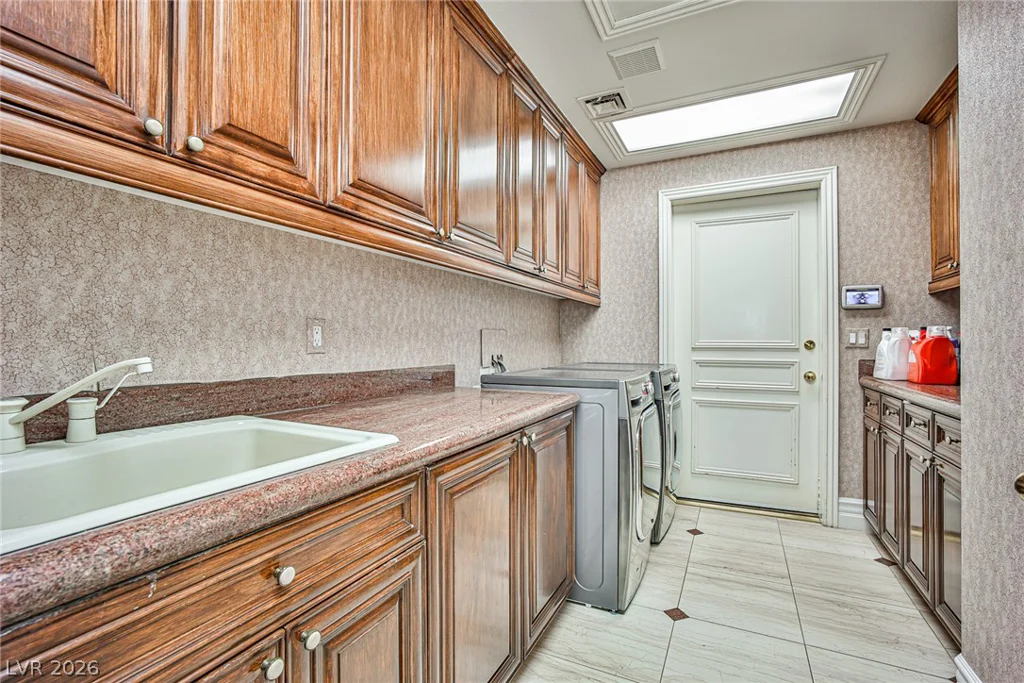 2300 Glenbrook, Las Vegas, NV 89117