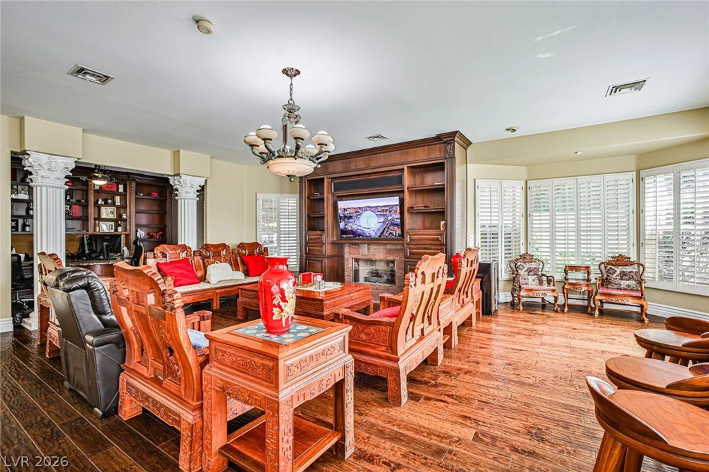 2300 Glenbrook, Las Vegas, NV 89117