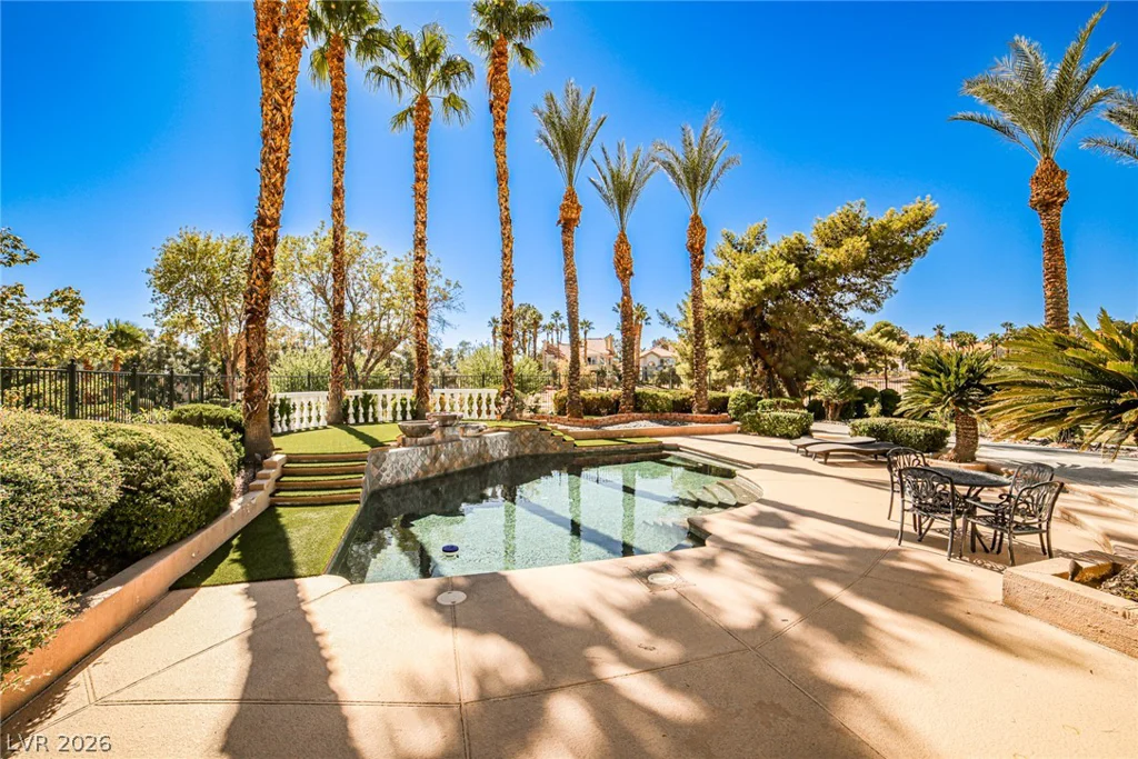 2300 Glenbrook, Las Vegas, NV 89117