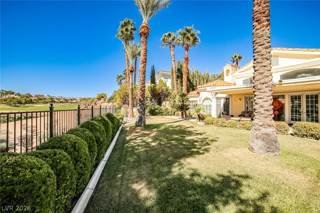 2300 Glenbrook, Las Vegas, NV 89117