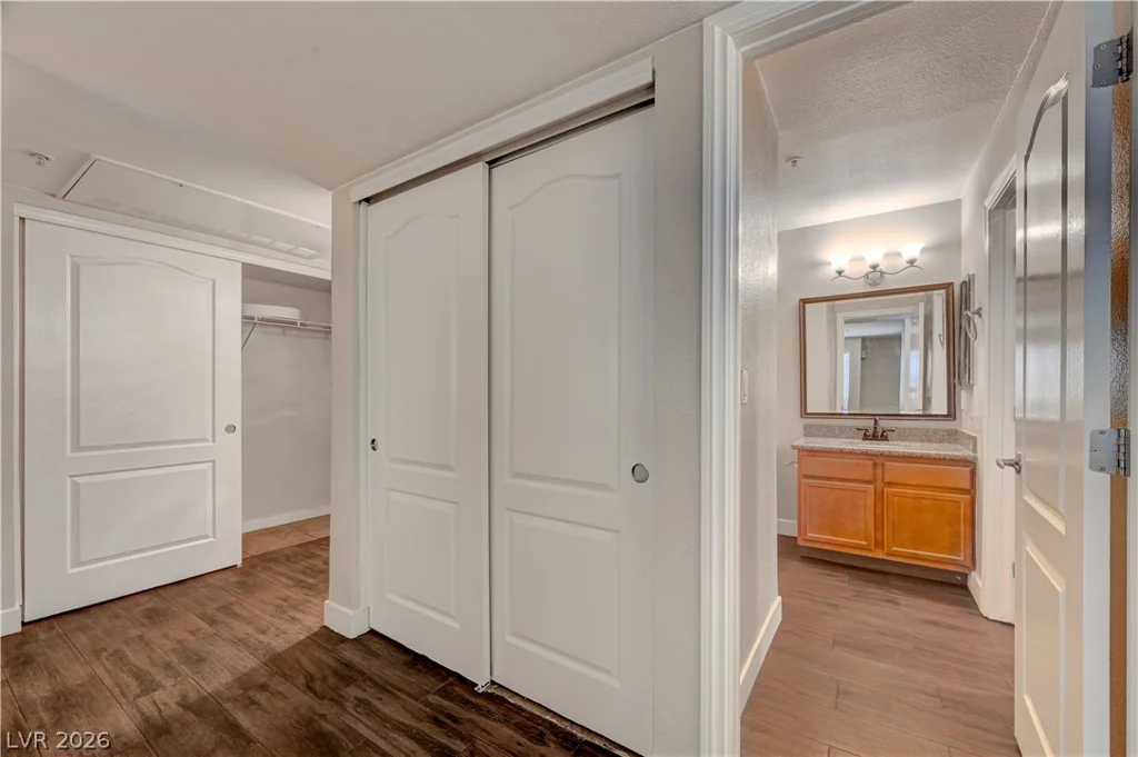 2120 Sealion, Las Vegas, NV 89128