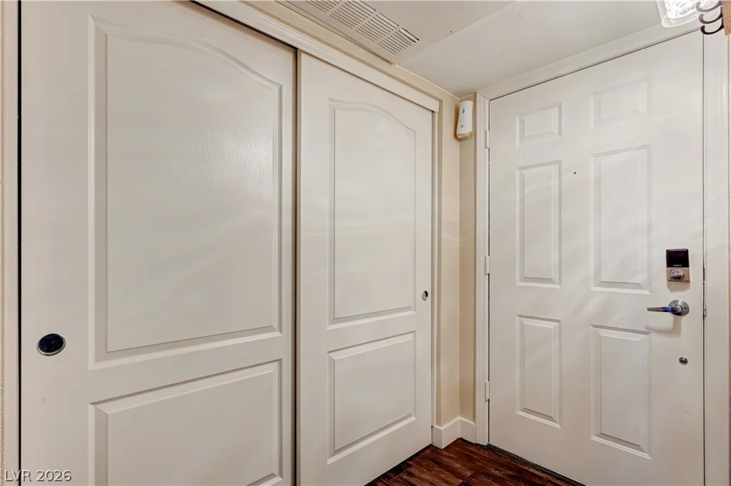 2120 Sealion, Las Vegas, NV 89128