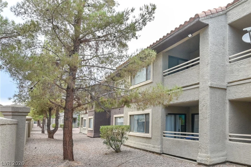 5066 Rainbow, Las Vegas, NV 89118