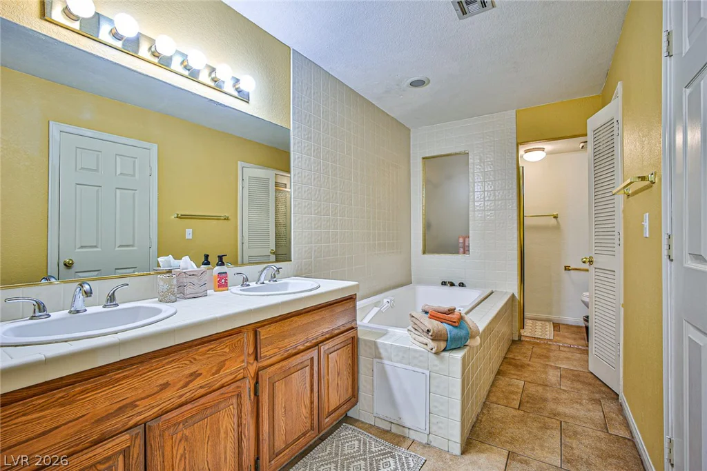 2769 Laguna Shores, Las Vegas, NV 89121