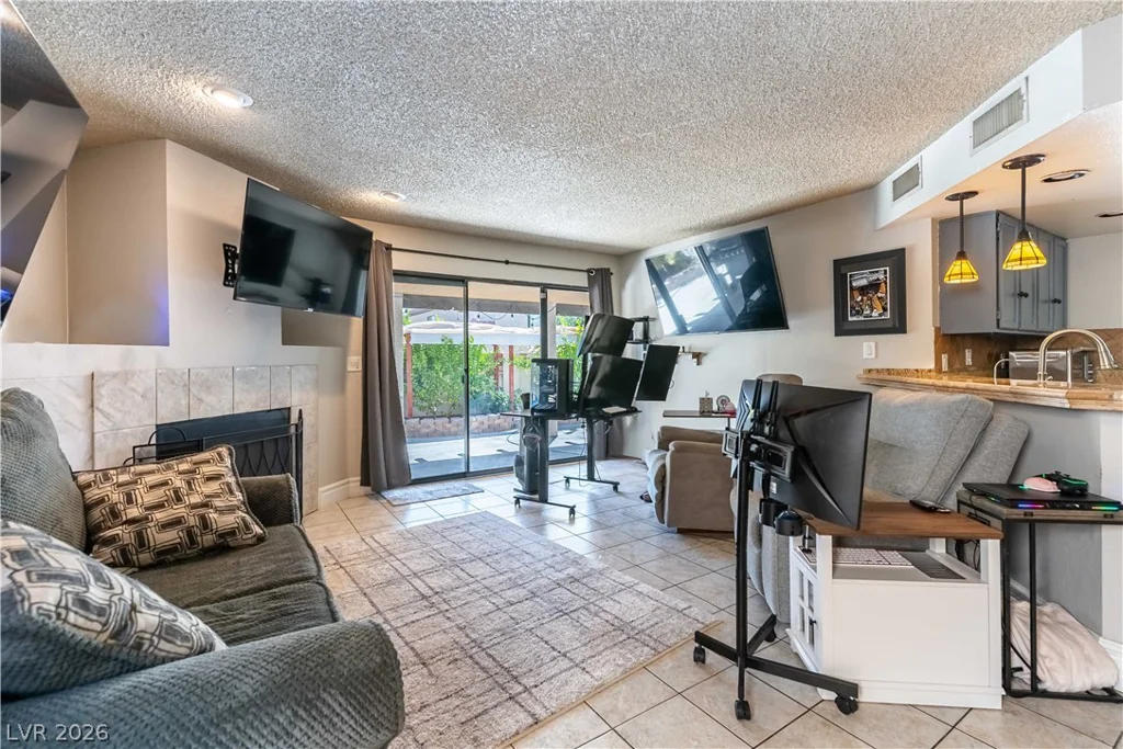 138 Monteen, Henderson, NV 89074