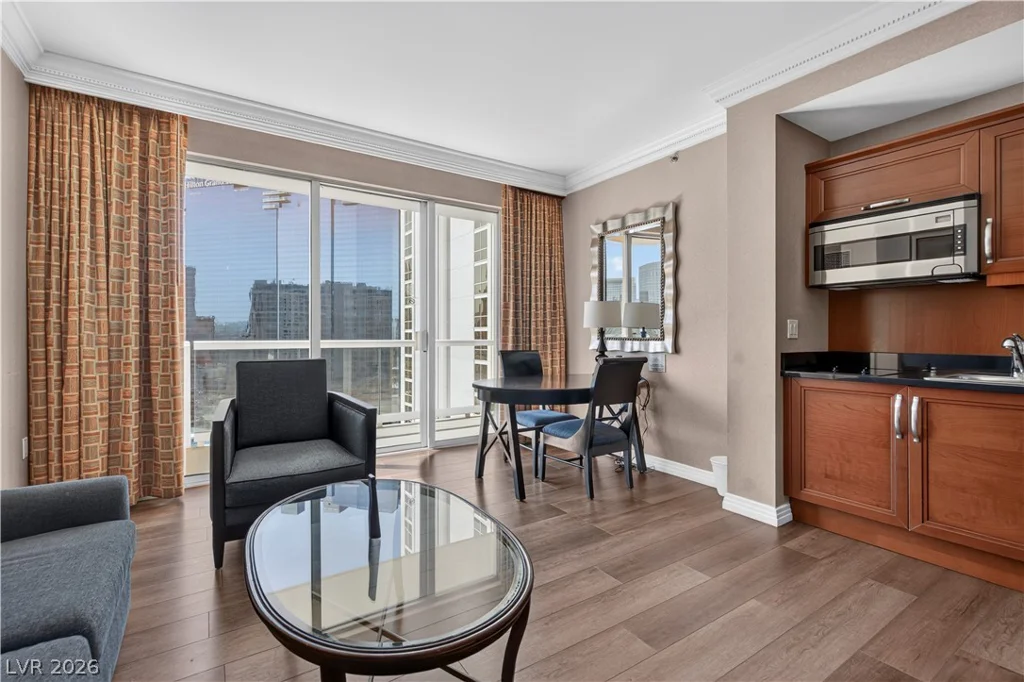 135 Harmon, Las Vegas, NV 89109