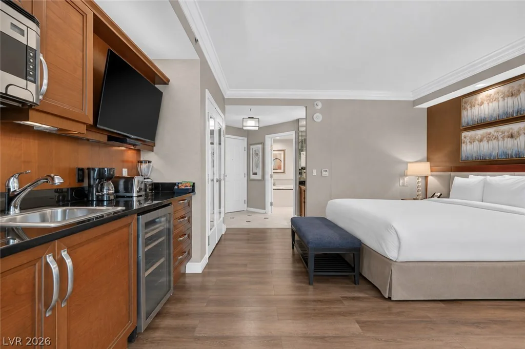 135 Harmon, Las Vegas, NV 89109