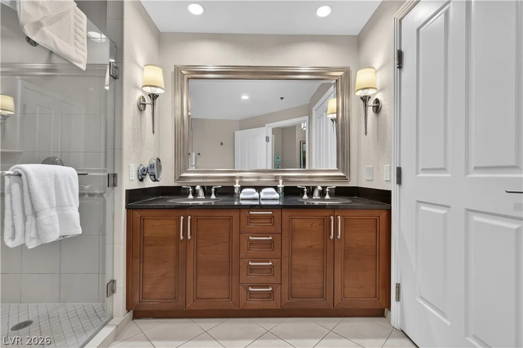 135 Harmon, Las Vegas, NV 89109