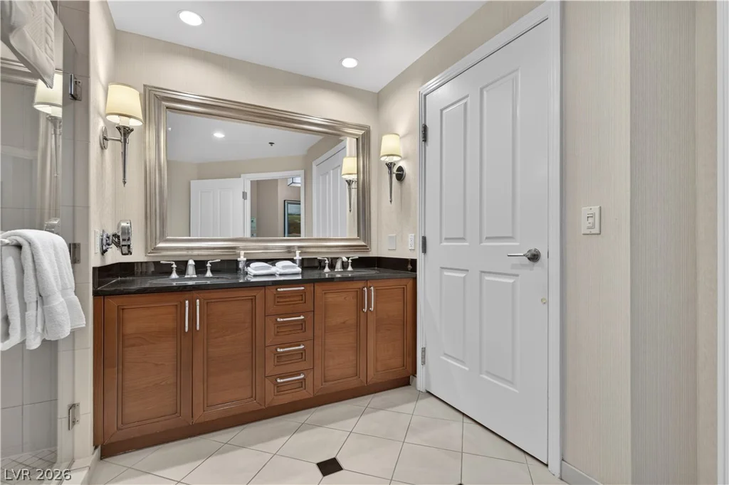135 Harmon, Las Vegas, NV 89109