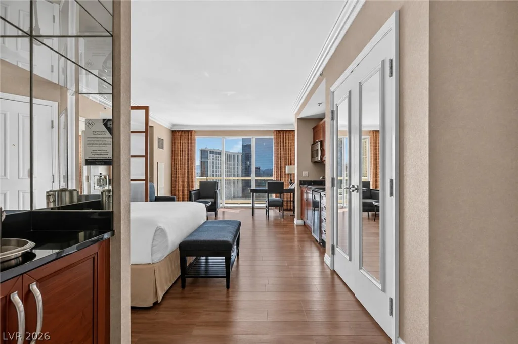 135 Harmon, Las Vegas, NV 89109