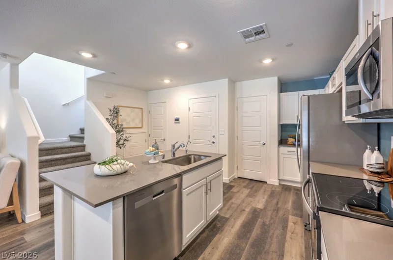 973 Desert Spruce, Las Vegas, NV 89107
