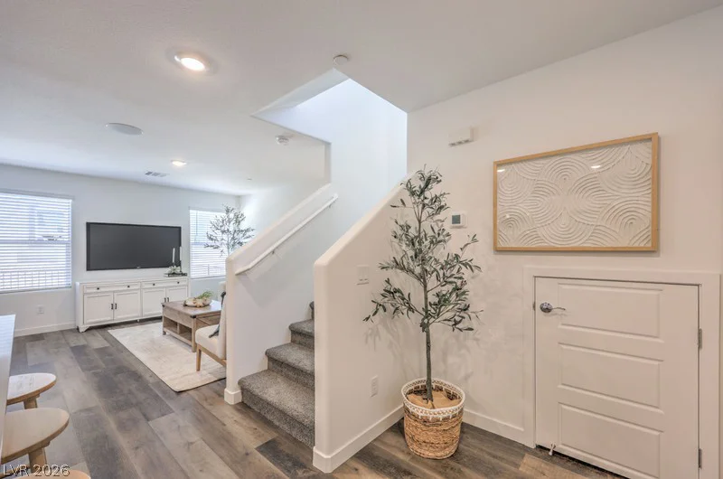 973 Desert Spruce, Las Vegas, NV 89107