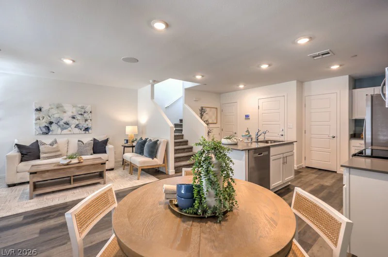 973 Desert Spruce, Las Vegas, NV 89107