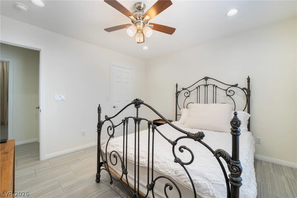 10380 Gilespie, Las Vegas, NV 89183