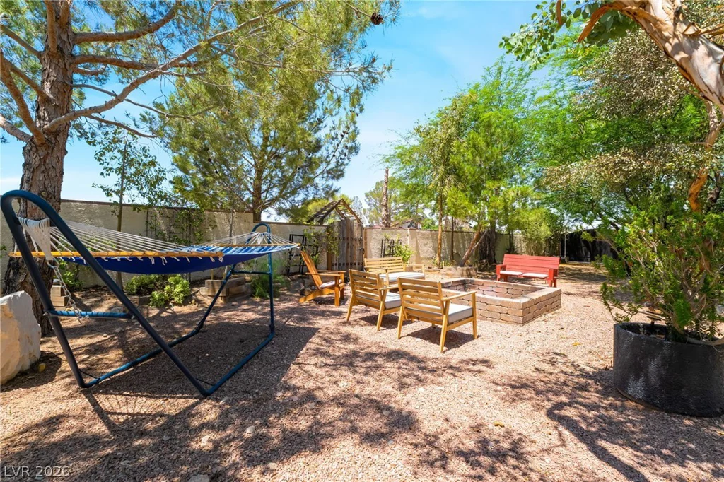 10380 Gilespie, Las Vegas, NV 89183