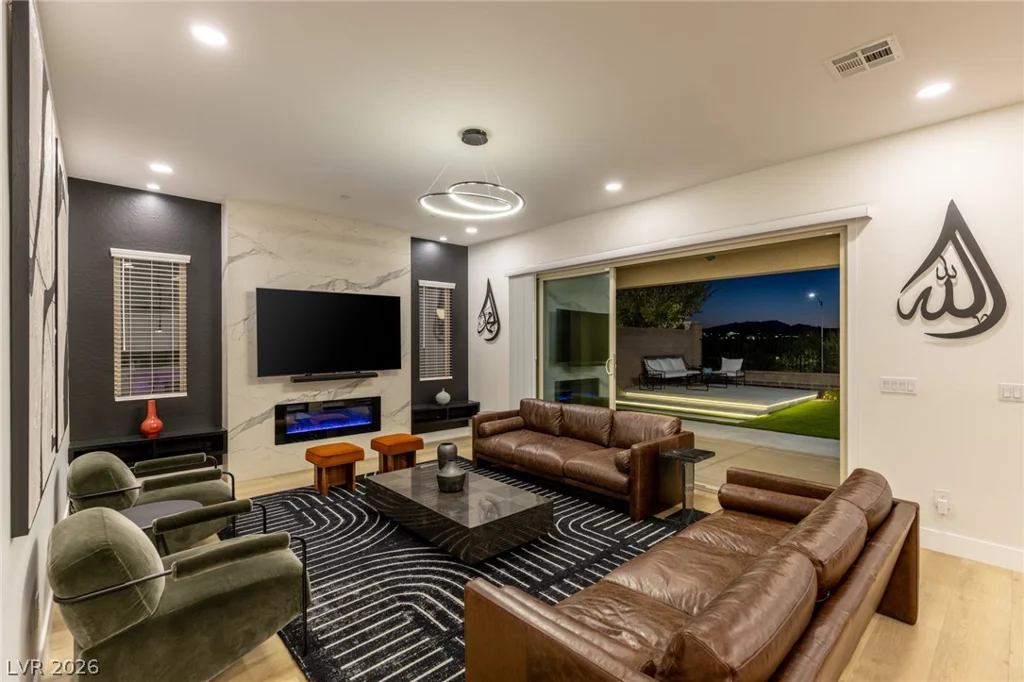 767 Glowing Horizon, Henderson, NV 89052