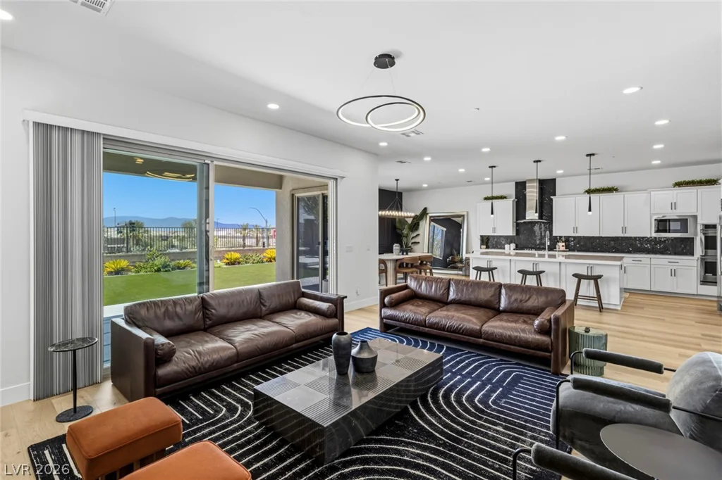 767 Glowing Horizon, Henderson, NV 89052