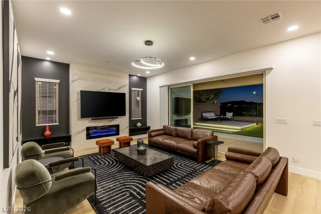 767 Glowing Horizon, Henderson, NV 89052