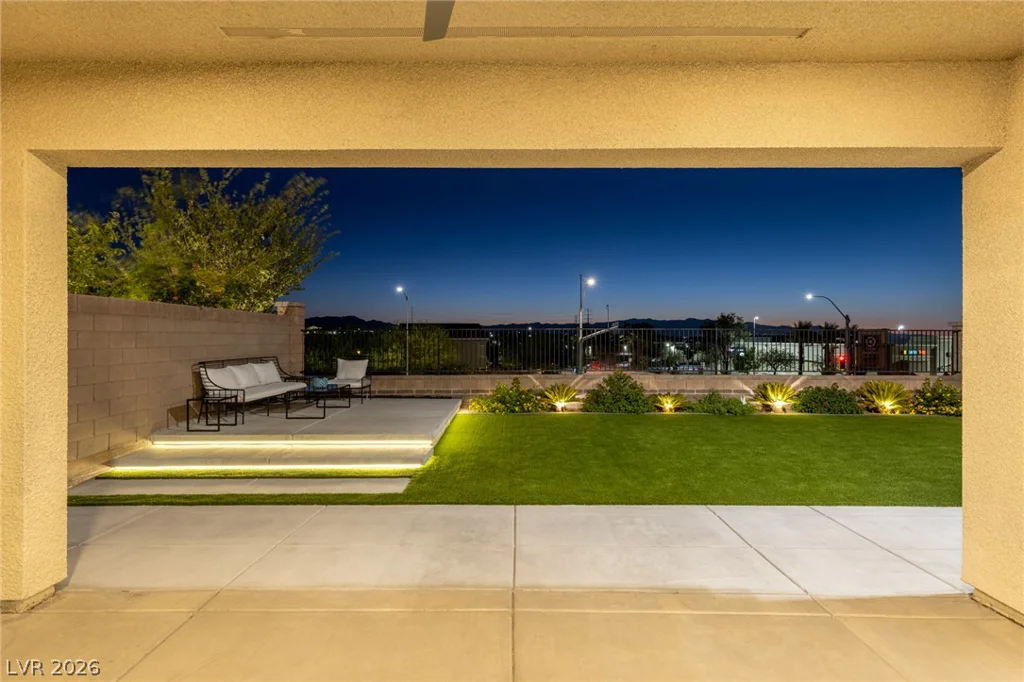 767 Glowing Horizon, Henderson, NV 89052