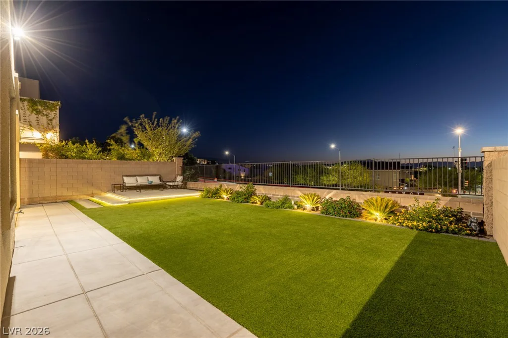 767 Glowing Horizon, Henderson, NV 89052