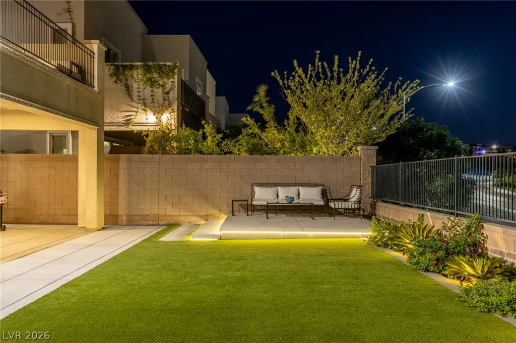 767 Glowing Horizon, Henderson, NV 89052