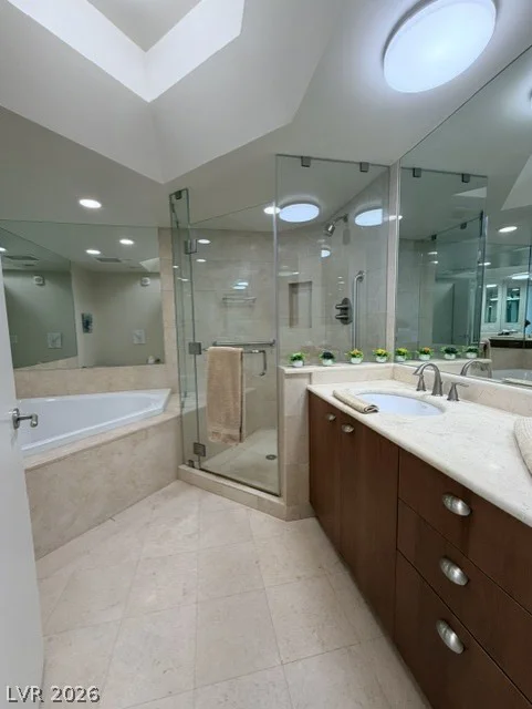 2777 Paradise, Las Vegas, NV 89109