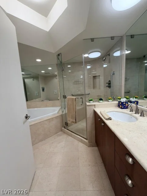 2777 Paradise, Las Vegas, NV 89109