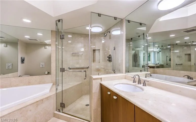2777 Paradise, Las Vegas, NV 89109