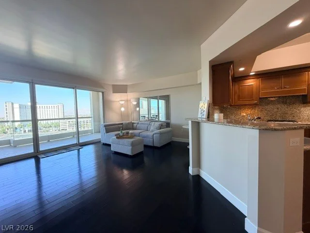 2777 Paradise, Las Vegas, NV 89109