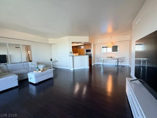 2777 Paradise, Las Vegas, NV 89109