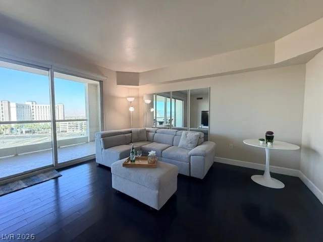 2777 Paradise, Las Vegas, NV 89109