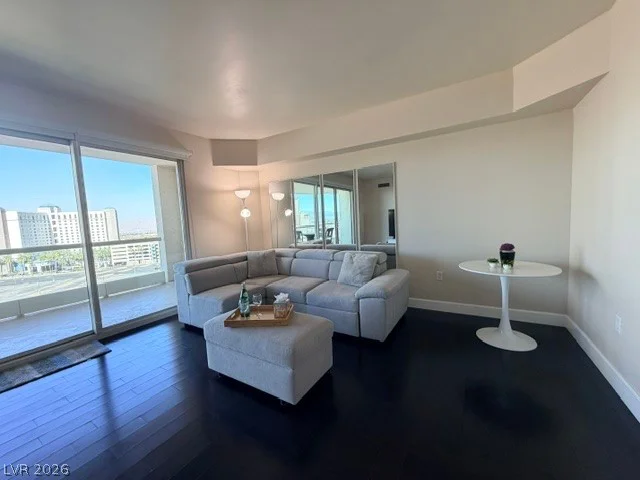 2777 Paradise, Las Vegas, NV 89109