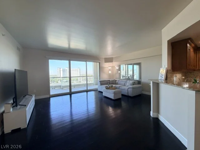 2777 Paradise, Las Vegas, NV 89109
